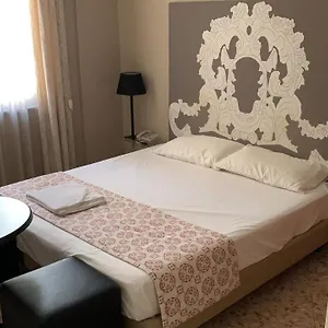 https://due-cani-apartment.palermohotels.org